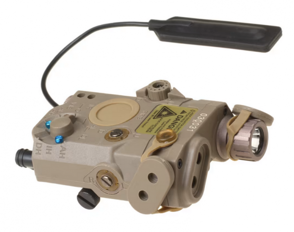 Boitier Element airsoft AN/PEQ lampe laser couleur sable 